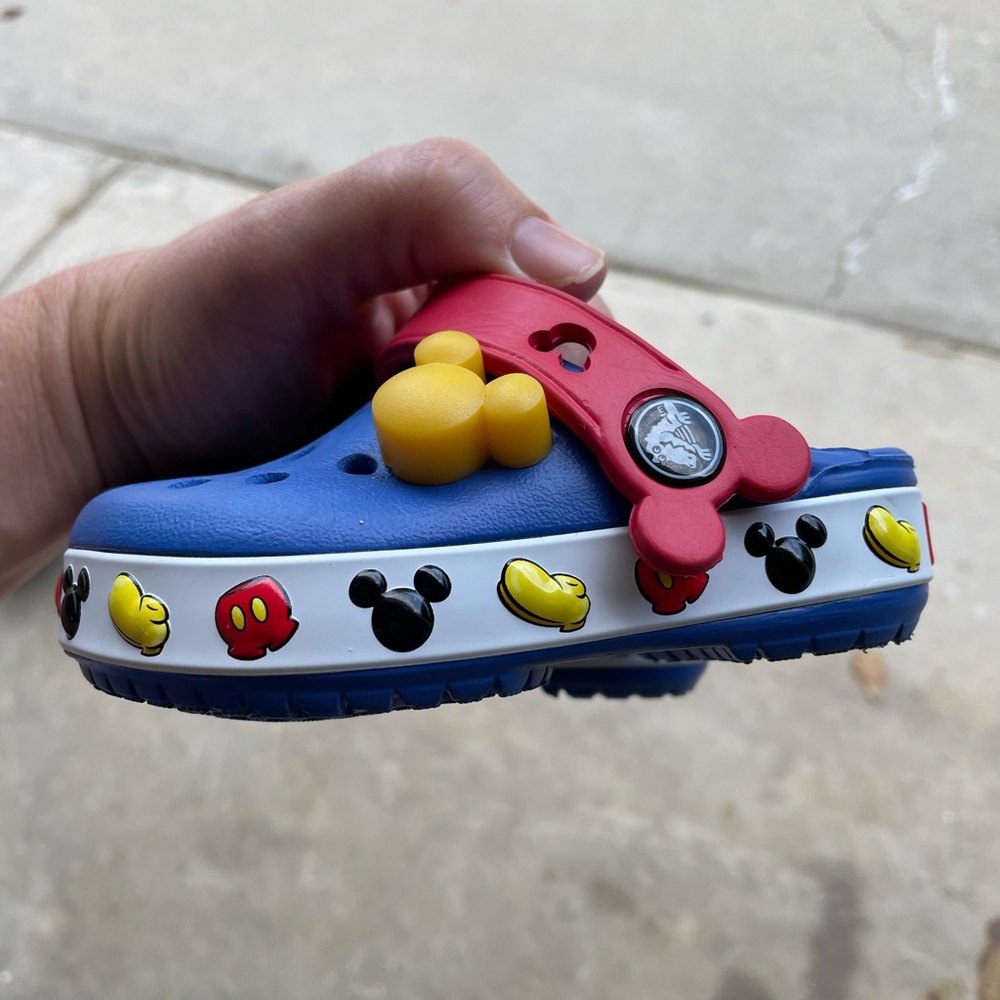 NWOT Disney light up crocs